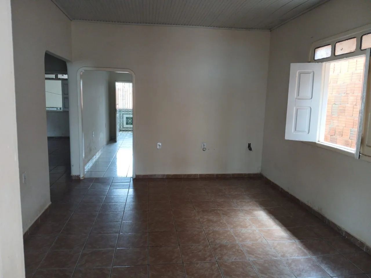ALUGA-SE CASA BEM AMPLA !  - Foto 3