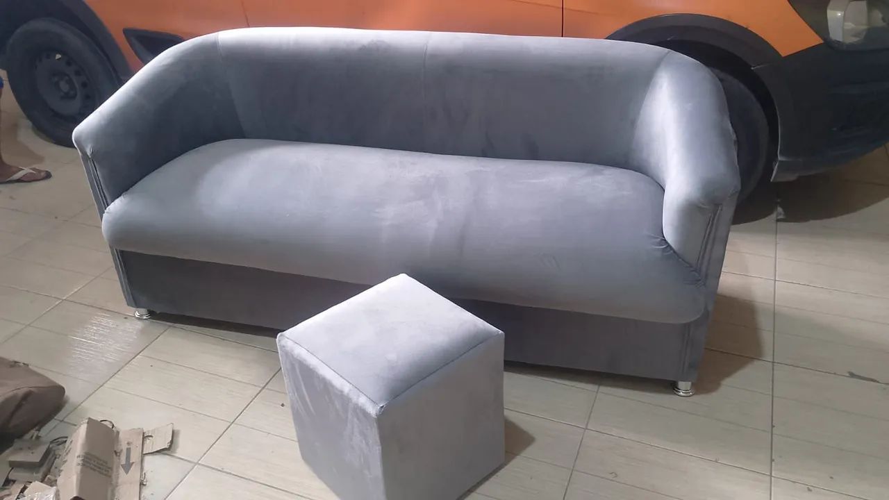 Sofazinho 3 lugares Cinza Suede