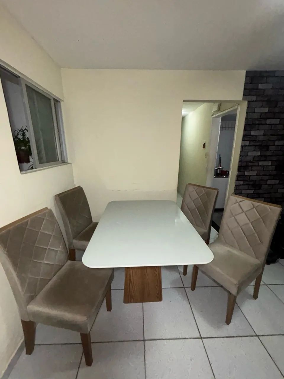 Mesa com quatro cadeiras em perfeito estado  - Foto 2