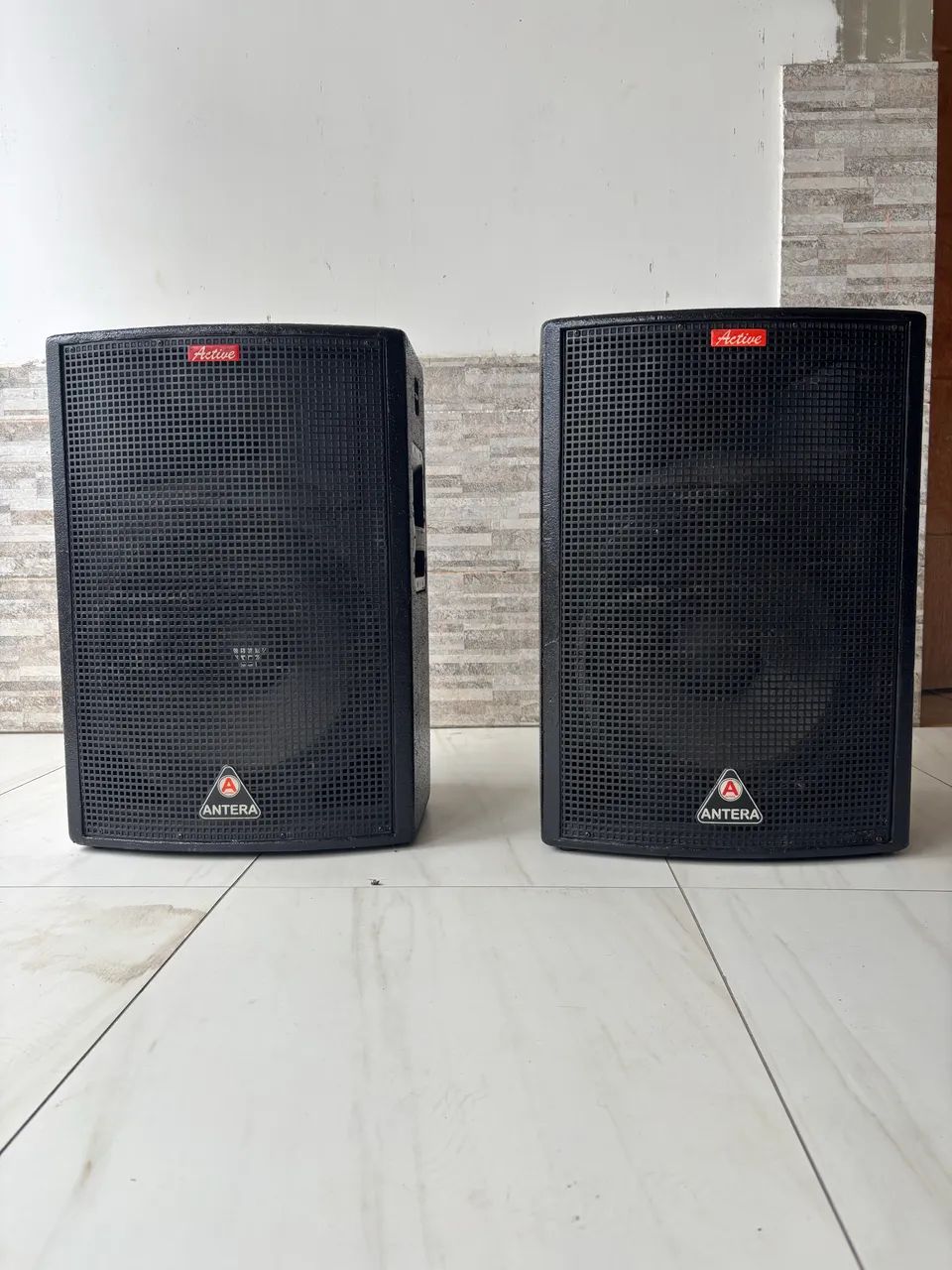 Duas Caixas de som Antera TS700 Ativas