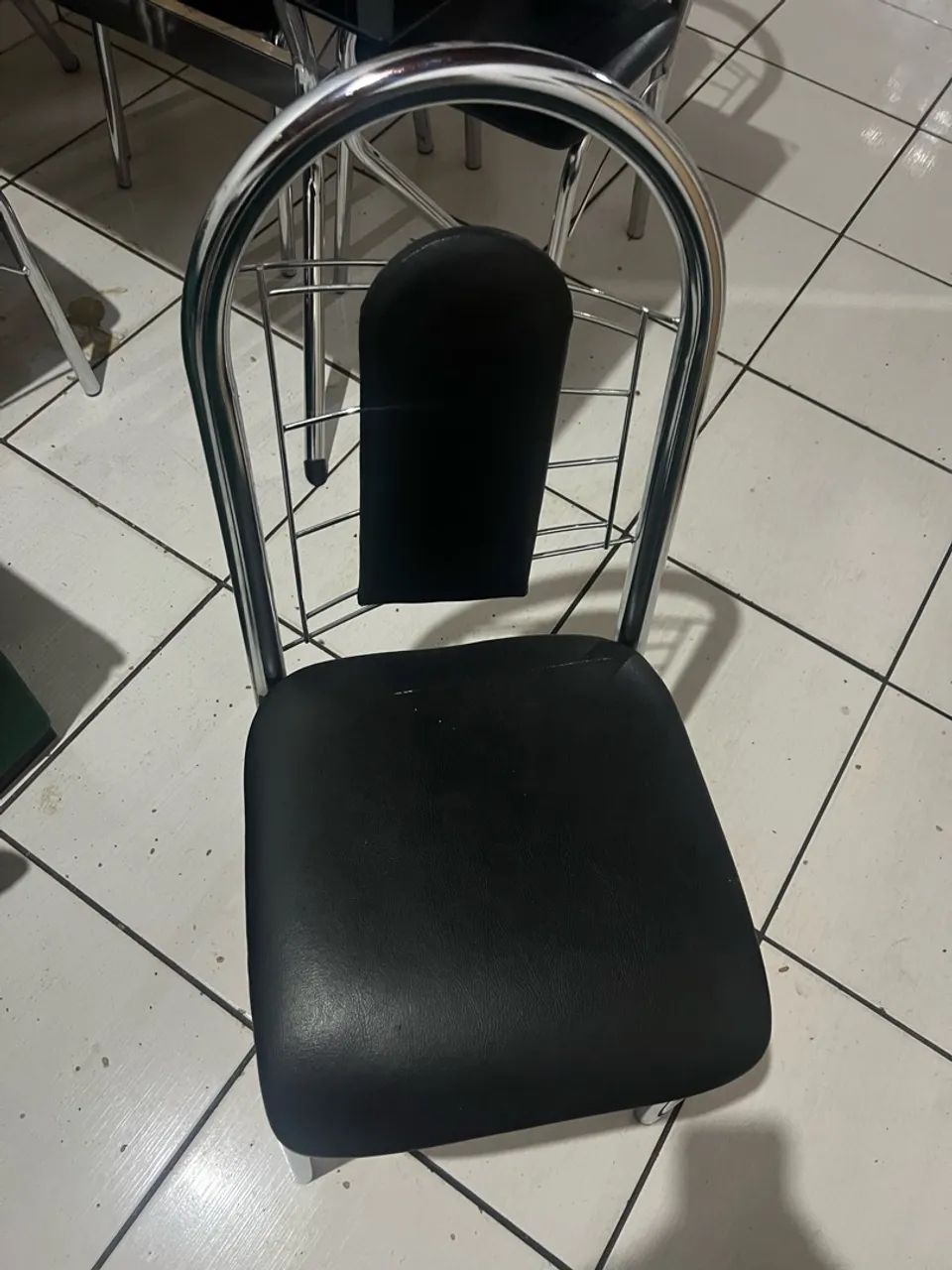 Mesa tampo de vidro e 06 cadeiras  - Foto 3