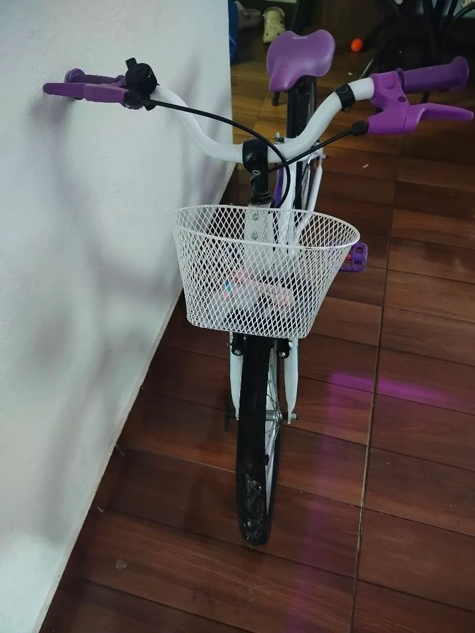 Vendo bicicleta infantil aro 20 semi nova  - Foto 5