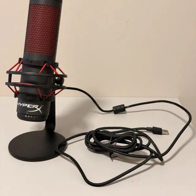 Microfone HyperX QuadCast USB, LED vermelho, com suporte antivibração - Foto 3