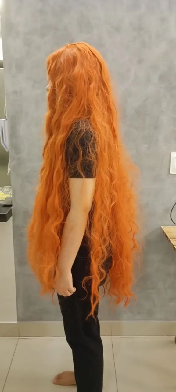 Peruca laranja longa