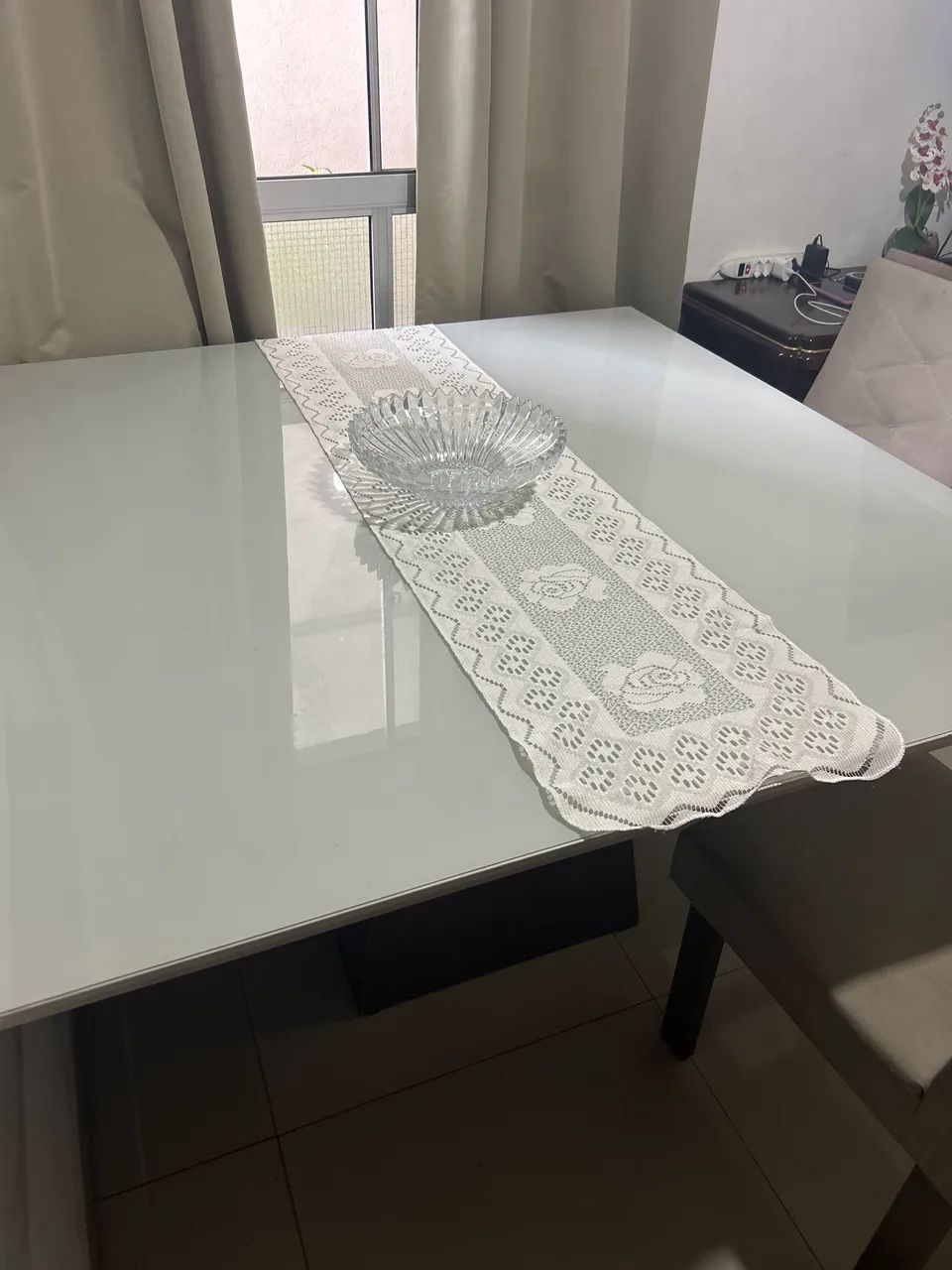 Mesa de vidro com 4 cadeiras 