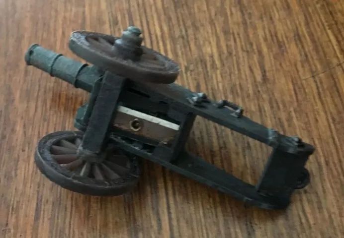 Apontador - miniatura de canhão, em metal. - Foto 2