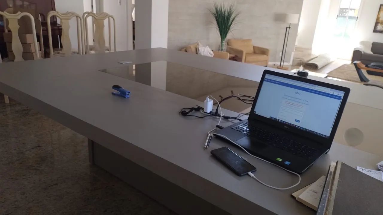 Mesa grande de escritório 100% MDF impecável  - Foto 3