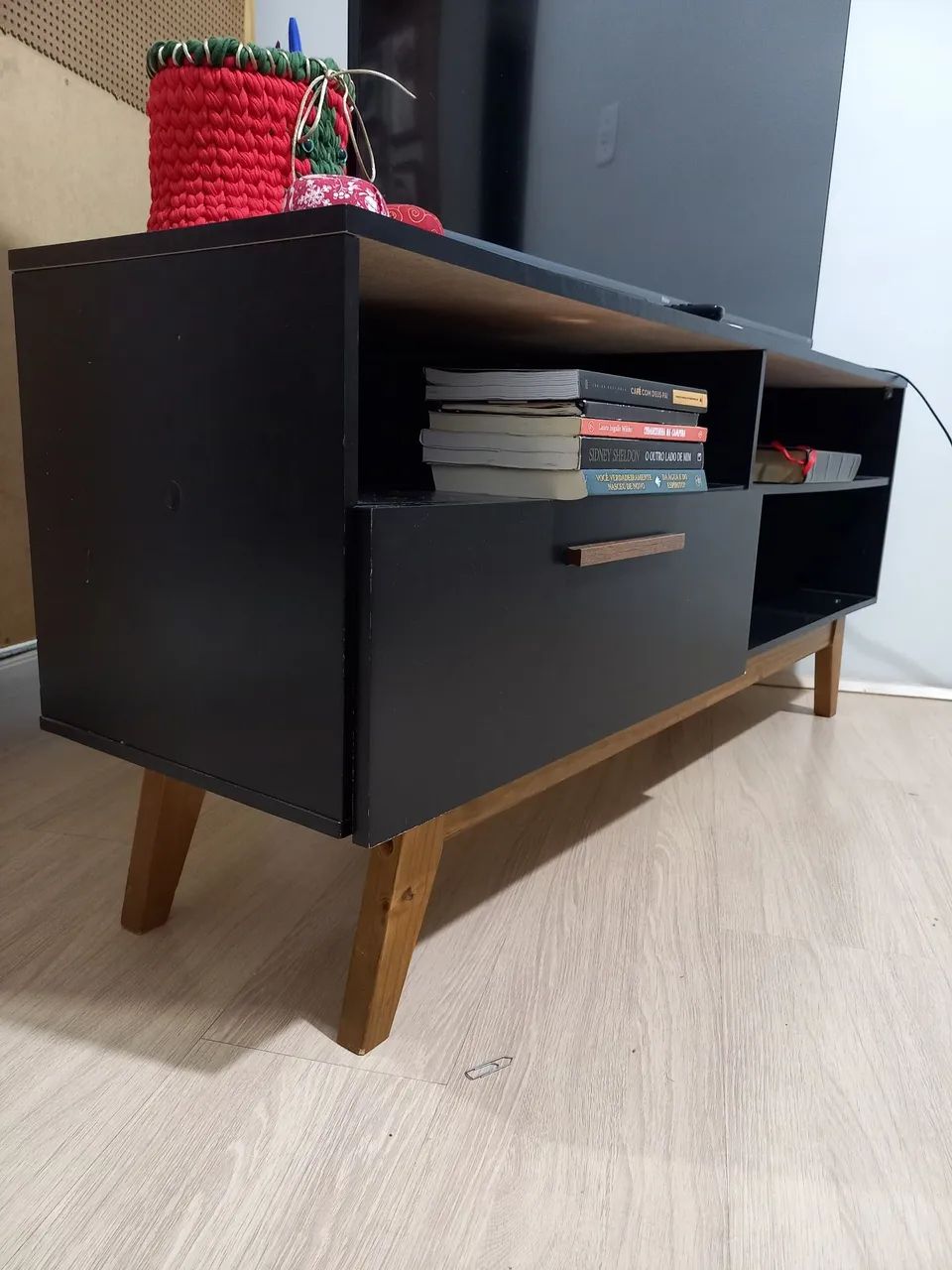 Televisão Philco 50 polegadas com rack cor preta <br>Smart TV da Philco tem sistema Roku TV - Foto 4