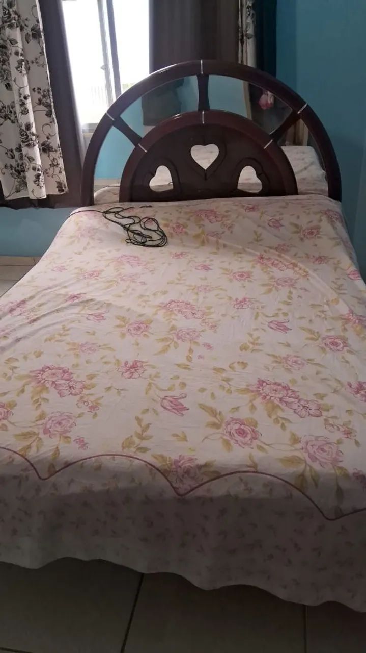 Vendo sofá 2 e 3 lugares,rack,conjunto de cozinha e cama de casal.  - Foto 4