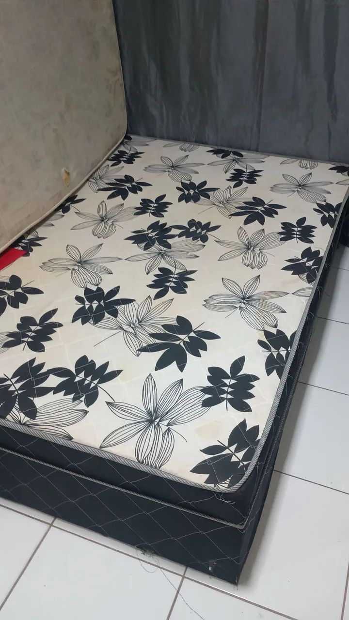 Cama usada, tem a base e o colchão  - Foto 4