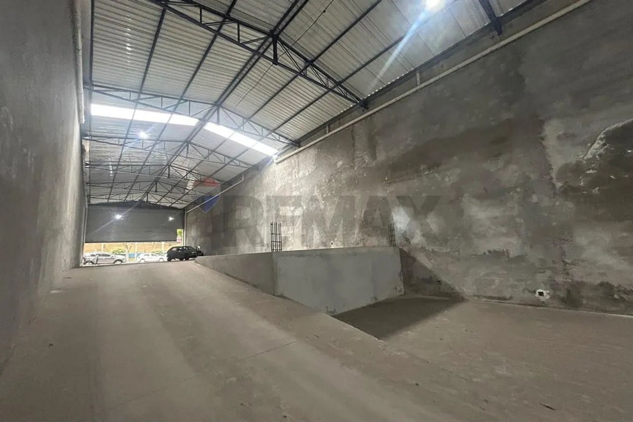 Oportunidade na Vila Bocaina: Galpão de 650m² com Duas Entradas e Pé-Direito de até 8m - Foto 3