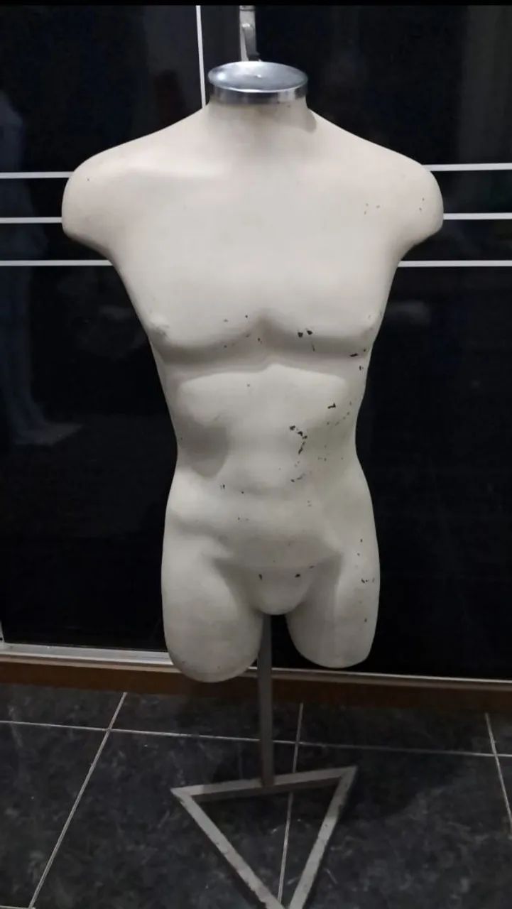 MANEQUIM MASCULINO COM SUPORTE 