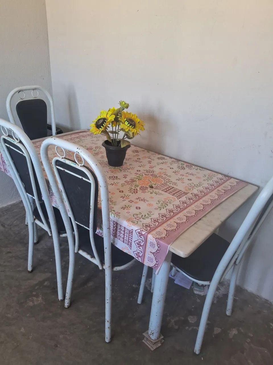 Mesa de Mármore 4 cadeiras