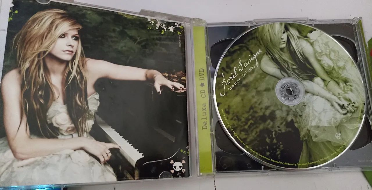 Cd+Dvd da Avril Lavigne Deluxe Goodbye Lullaby - CDs, DVDs etc