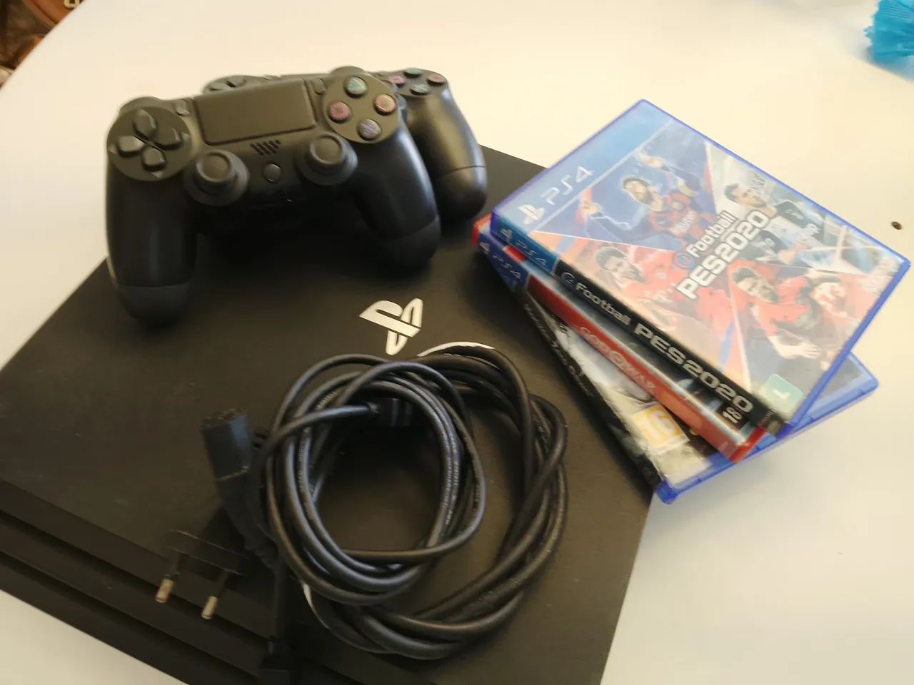 PS4 Pro 2 Tera com Dois Controles e Jogos