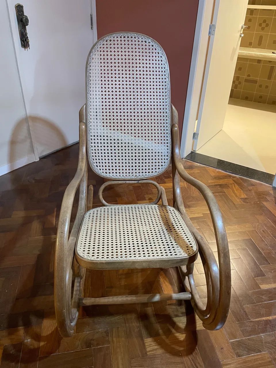 cadeira de balanço clássica Thonet