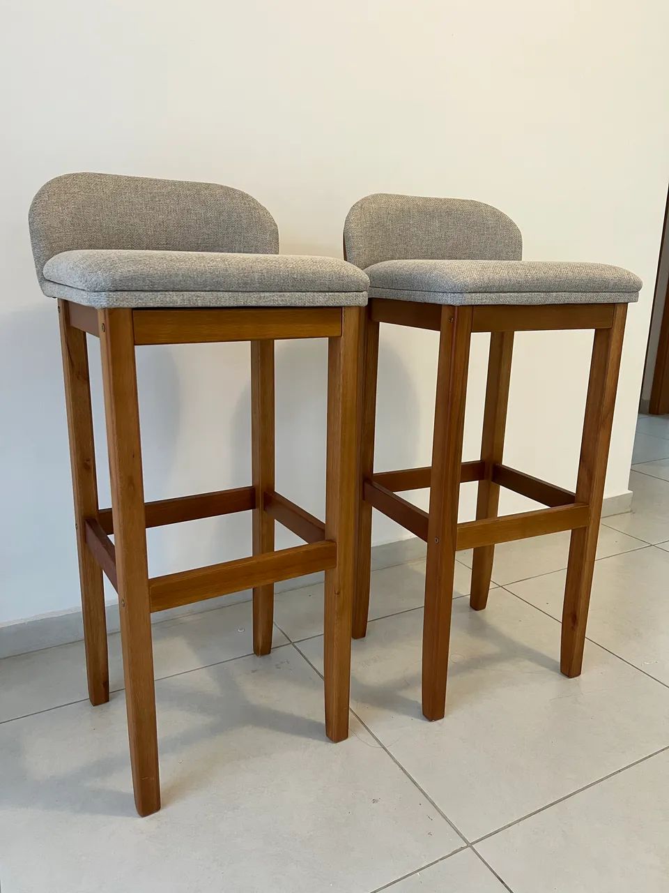Banquetas em madeira e linho - Foto 5