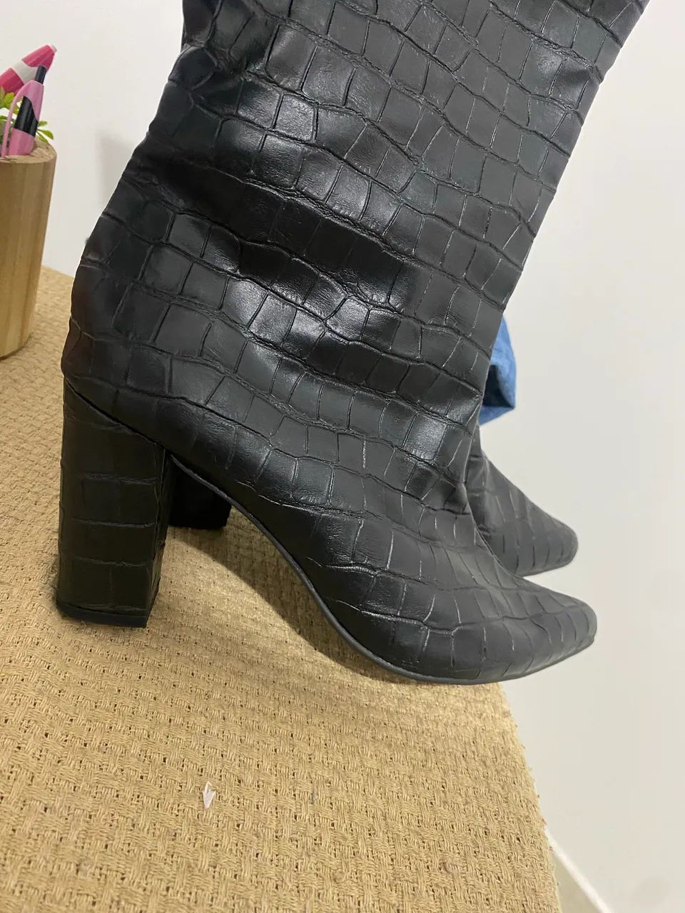 Vendo bota n 37 impecável  - Foto 2