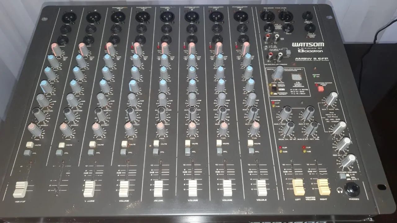 Potência,  equalizador,  mesa de som - Foto 5