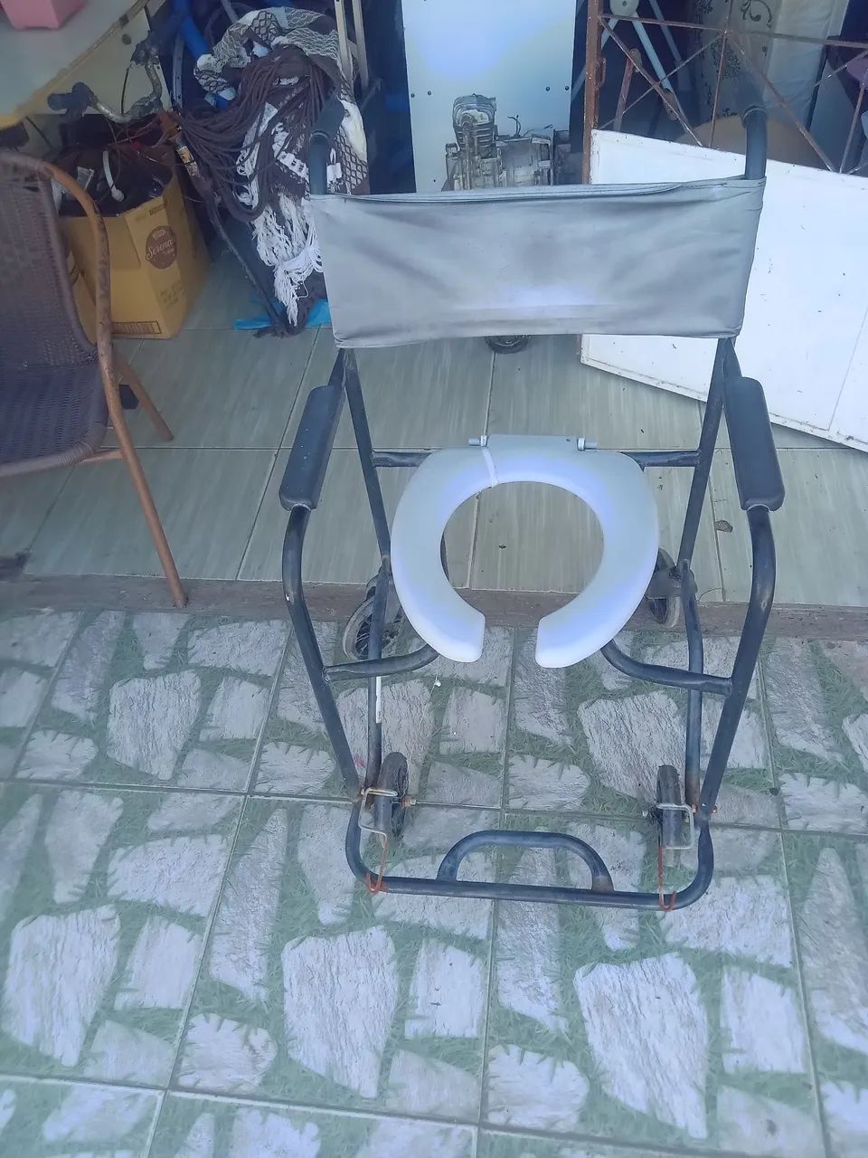 Vendo cadeira de banho