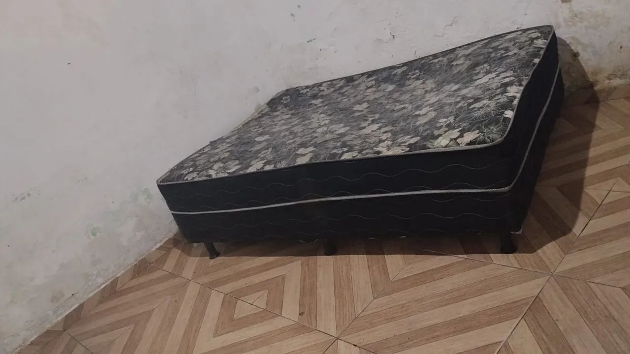 Estou vendendo essa cama box