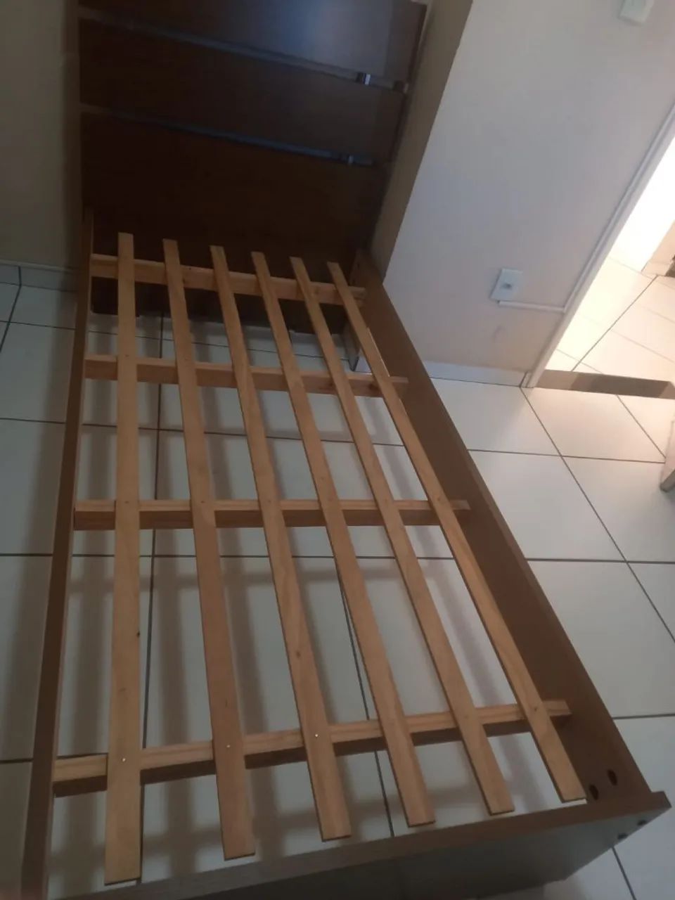 Cama de Solteiro em MDF - Ótimo Estado!