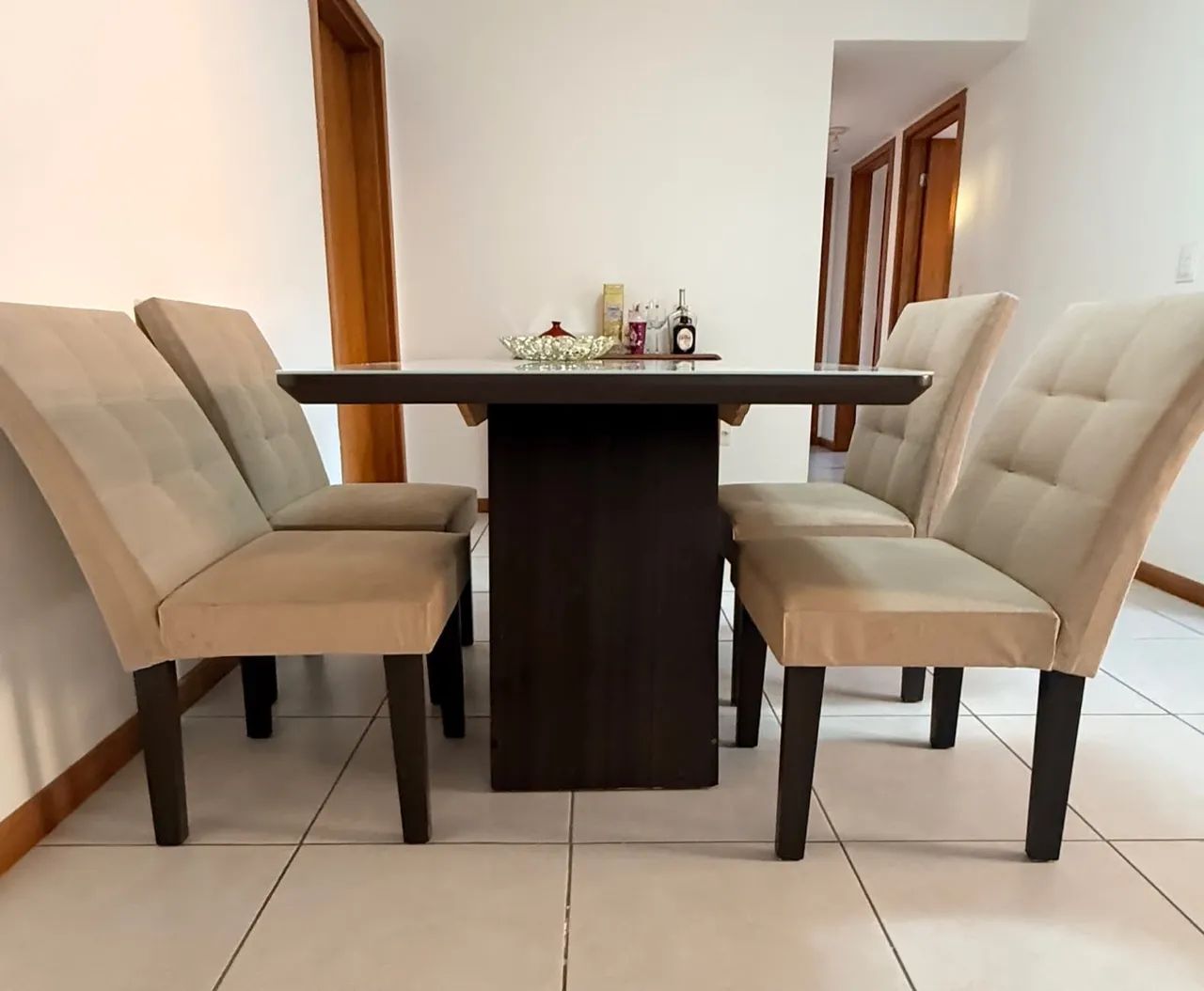 Mesa em Mdf Laqueada 4 lugares - Foto 2