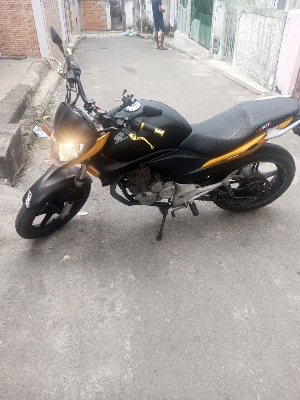 Vende-se, errei o valor,  estou pedindo 9 mil - Foto 2