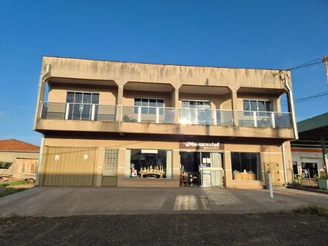 Sobrado comercial com apartamentos