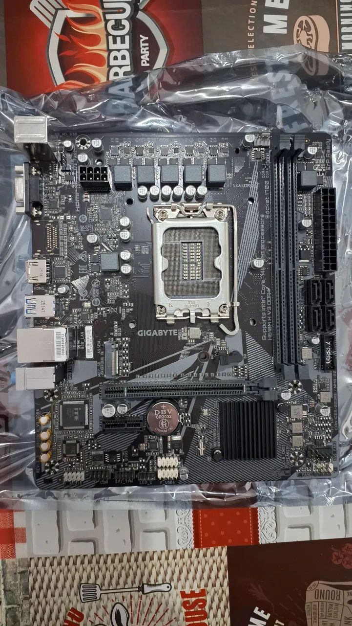 PLACA MÃE GIGABYTE DDR4 intel LGA 1700 SEMI-NOVA  - Foto 3