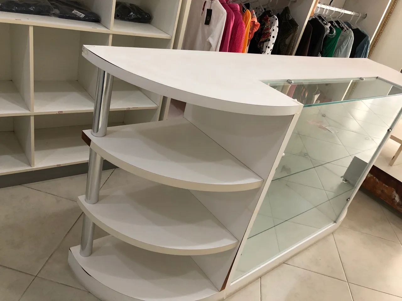 Balcão MDF com vidro - Perfeito estado | Ideal para loja, salão ou recepção