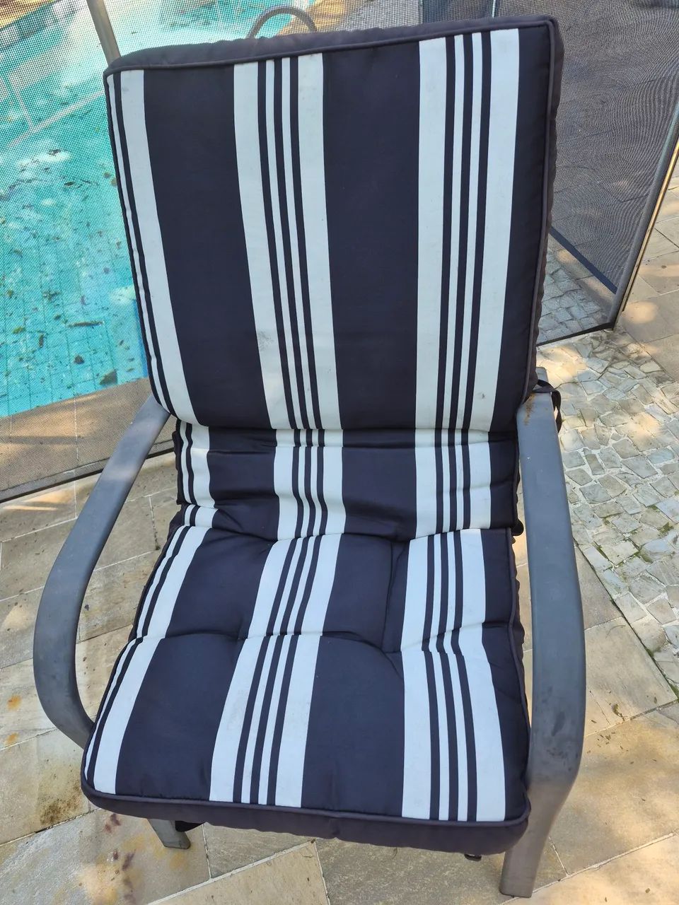 Mesa para área externa com 4 cadeiras com acolchoados removíveis  - Foto 3