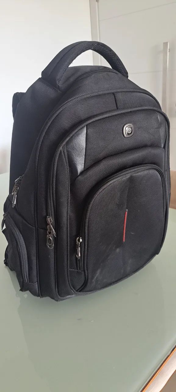 Mochila seminova de rodinhas 