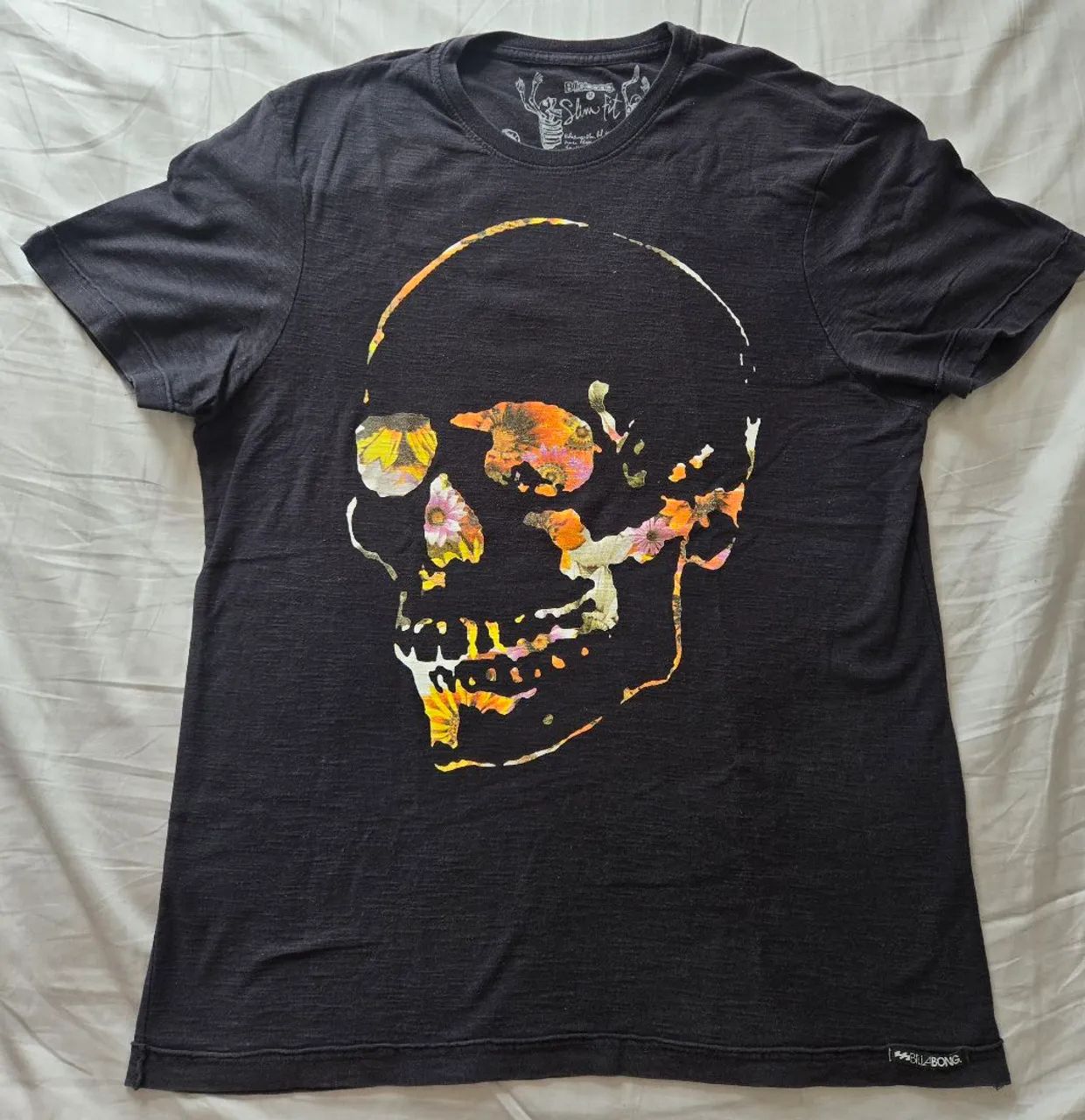 Camiseta Billabong Caveira com Textura M Slim