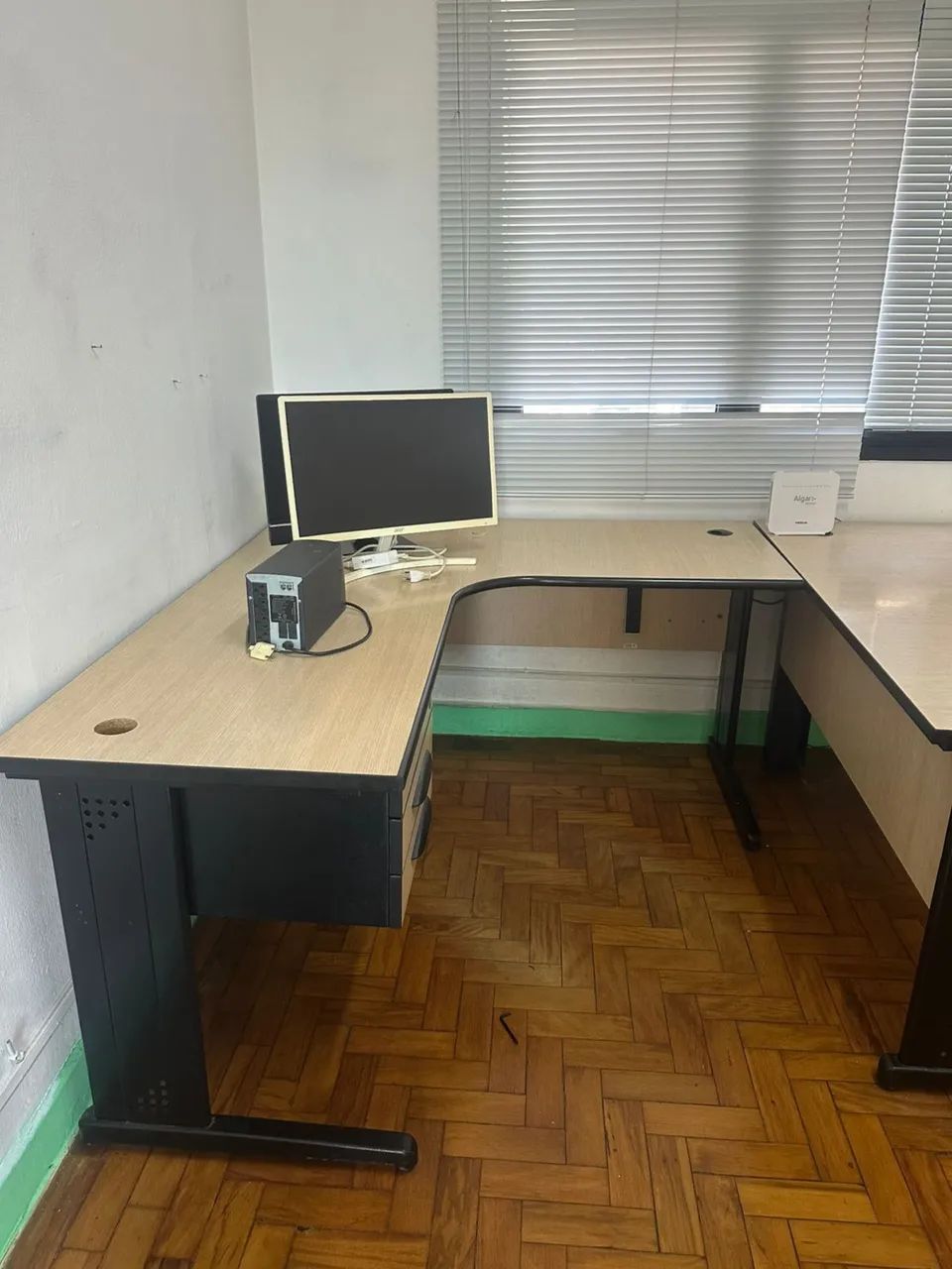 Duas mesa de escritório em L semi nova  - Foto 2
