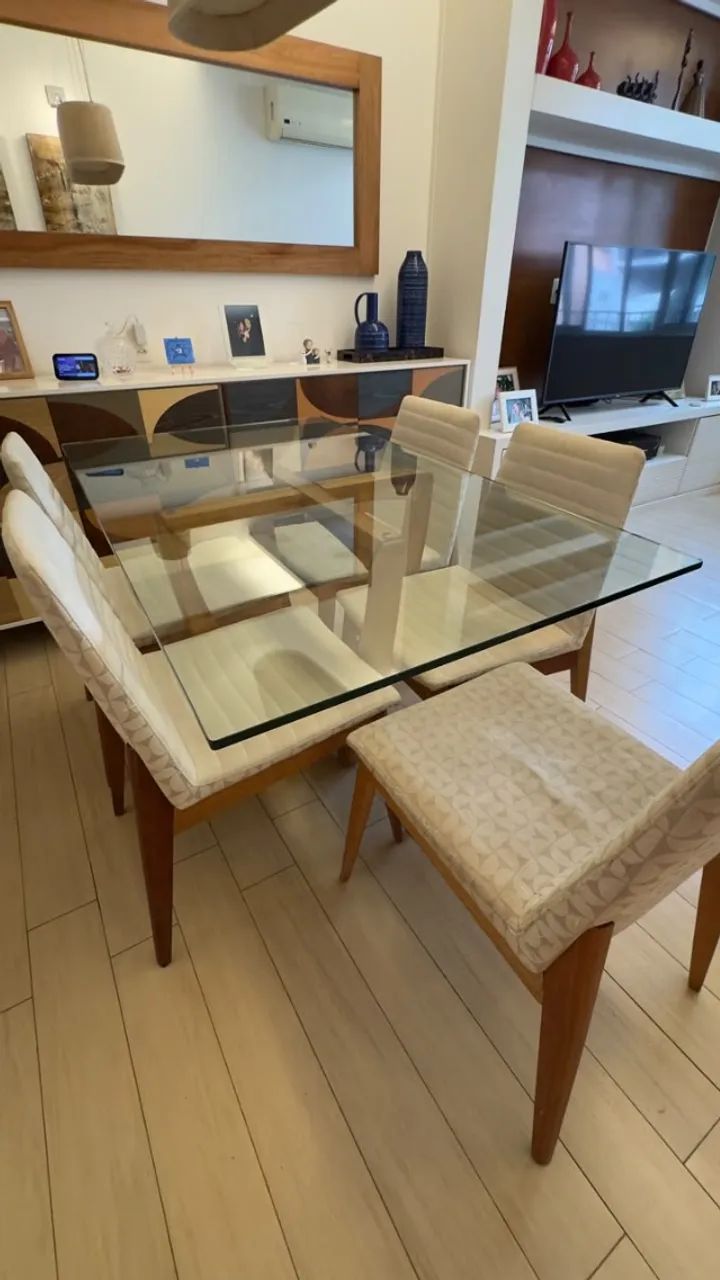 Mesa de jantar com tampo de vidro e 5 cadeiras  - Foto 4