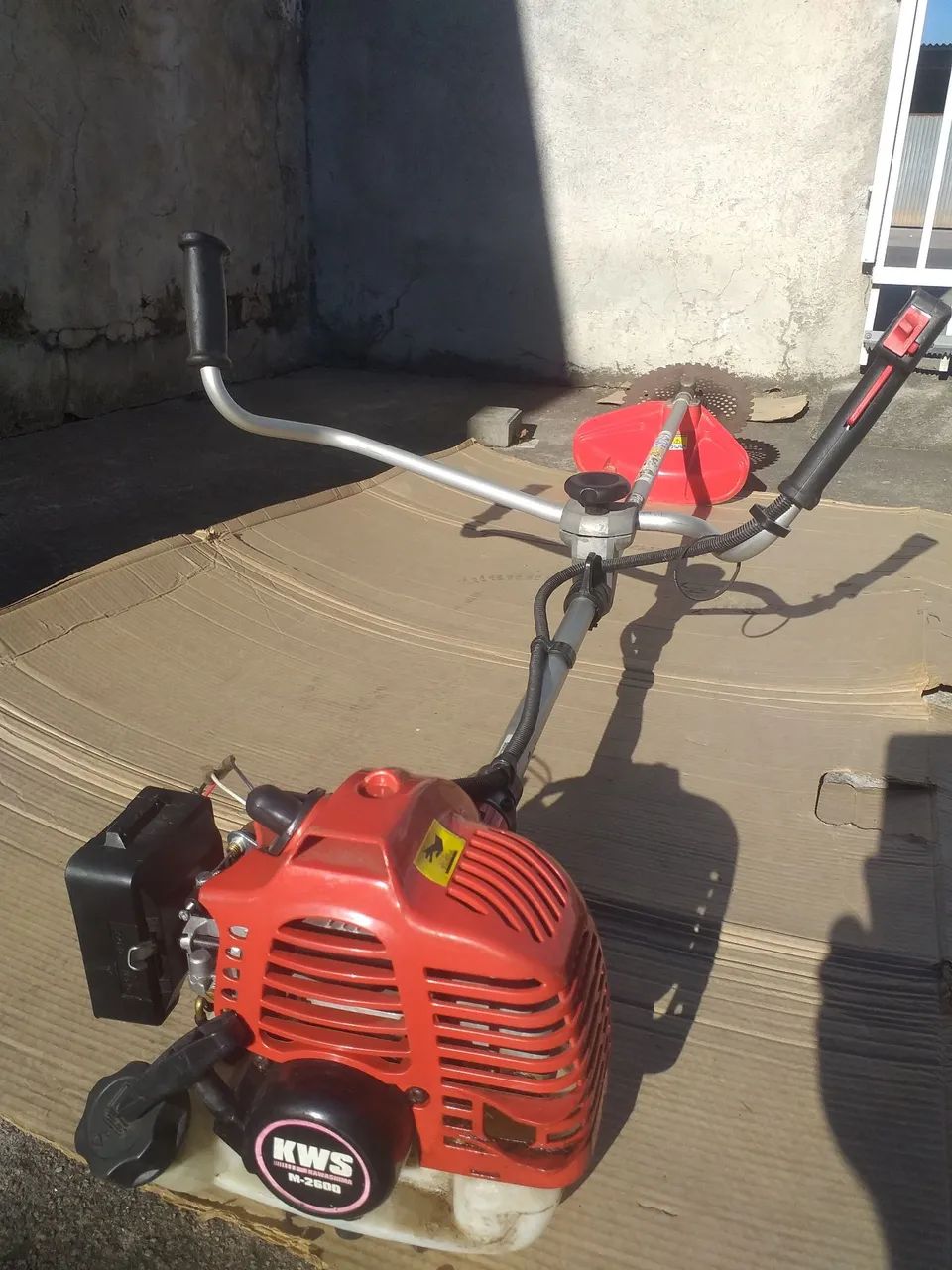 Vendo roçadeira kawashima modelo kw260L linha Plus 26cc 2T a