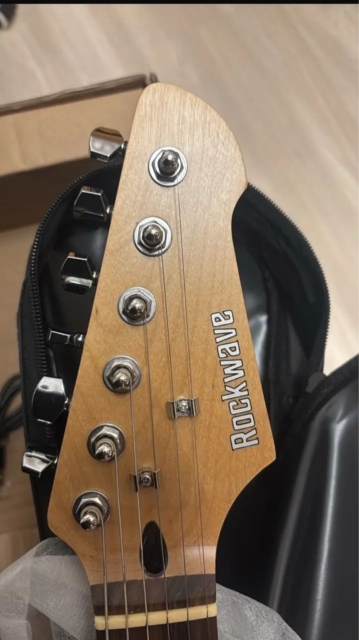 Guitarra nova na caixa nunca usada - Foto 4
