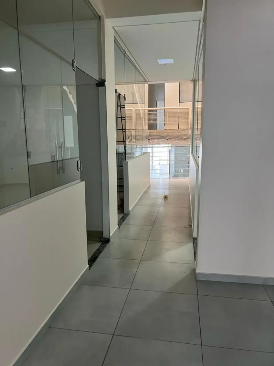ALUGO SALA COMERCIAL MOBILIADA EM FRENTE AO BRADESCO - Foto 2