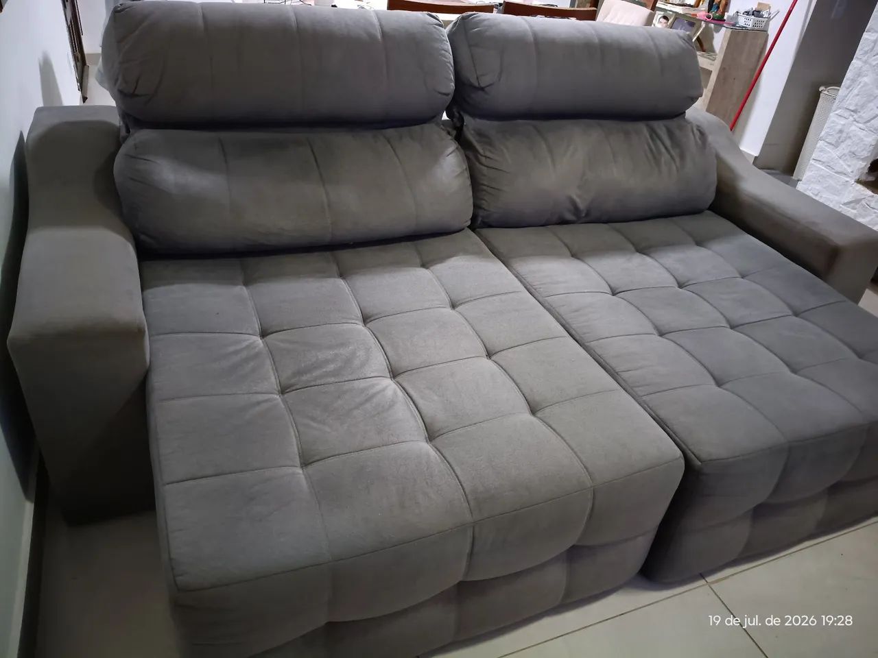 Vendo sofá retrátil de molas 2,40 m - Foto 2
