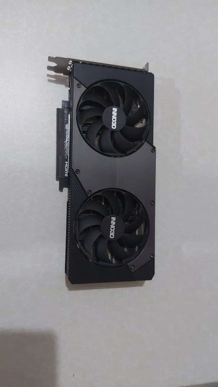 RTX 5070 INNO3D - Foto 4
