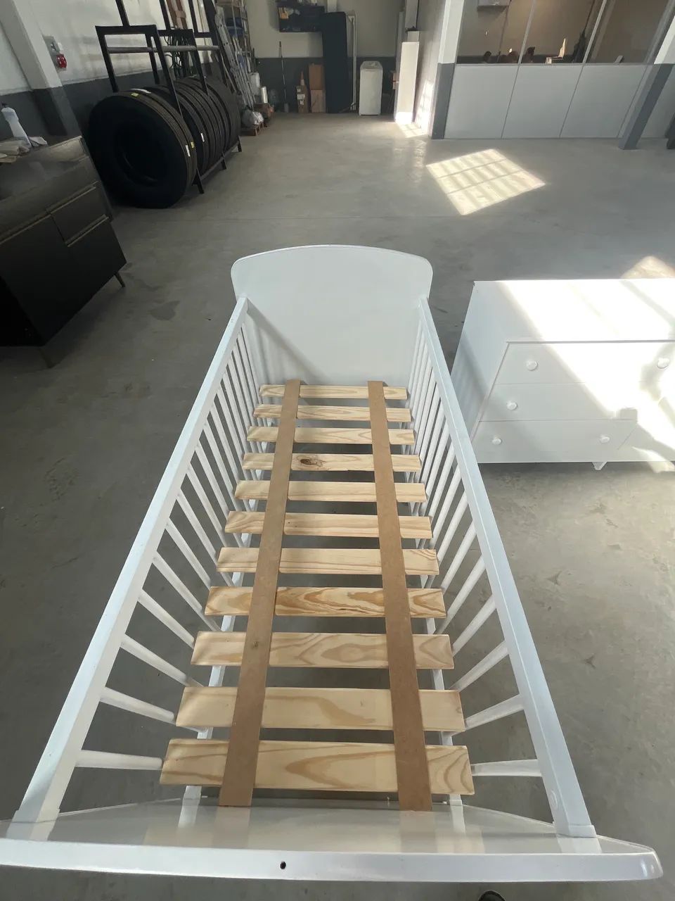 Berço 3 em 1 para colchão 130 x 60 cm, com cômoda framboesa  - Foto 5