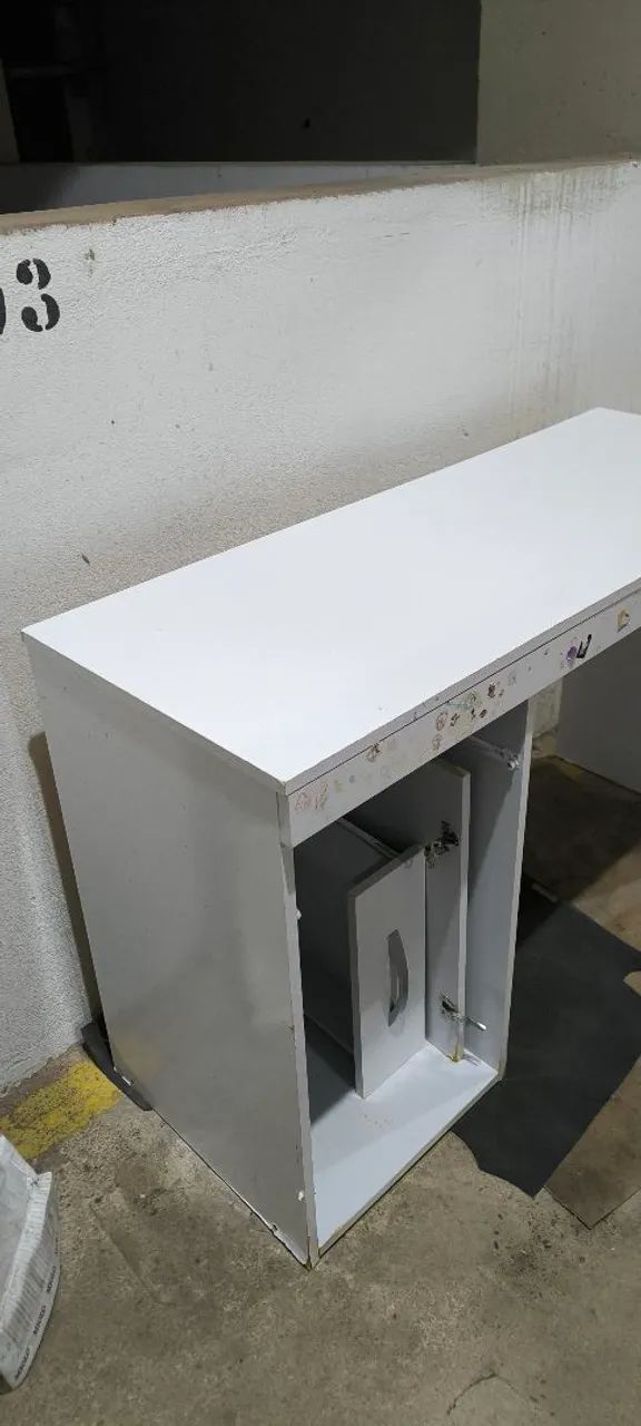 DETACHMENT - White desk65570170069889121