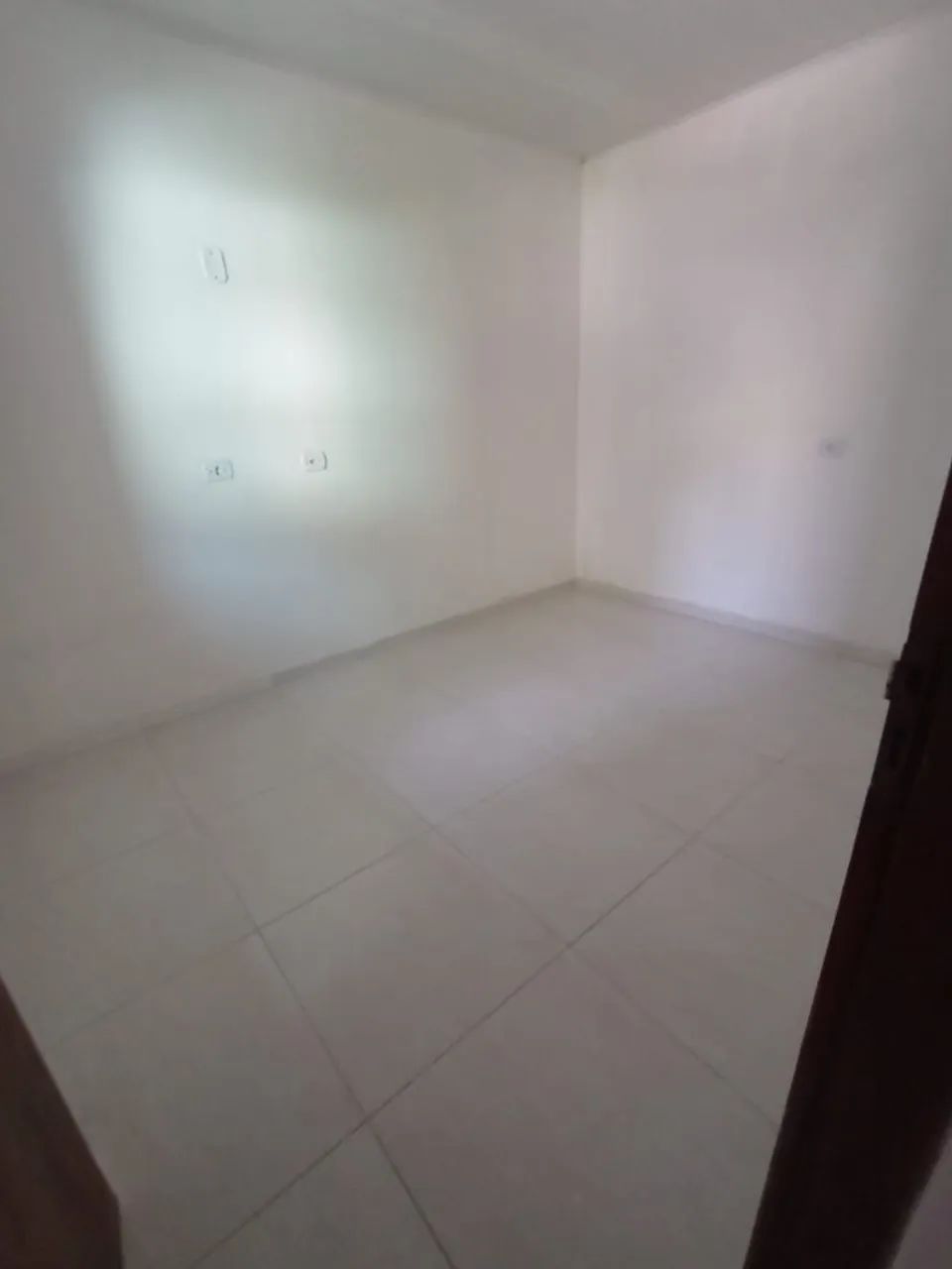 CASA COM TRÊS QUARTOS - SENDO DOIS SUITES - Foto 2