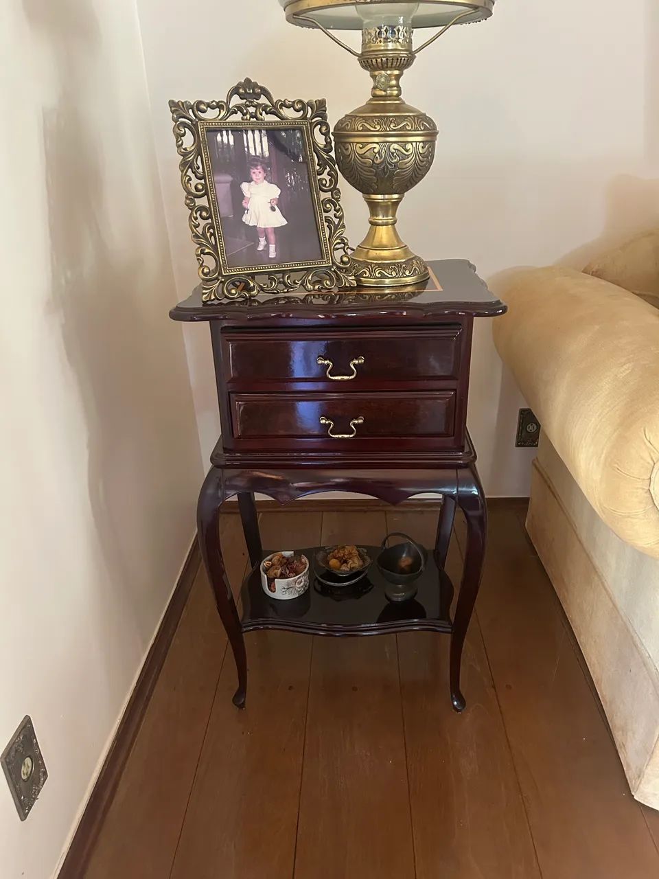 Mesa lateral antiquario