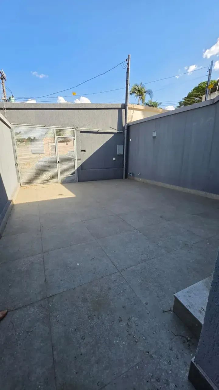 Casa alto padrão com 03 quartos e 02 vagas - Trevo