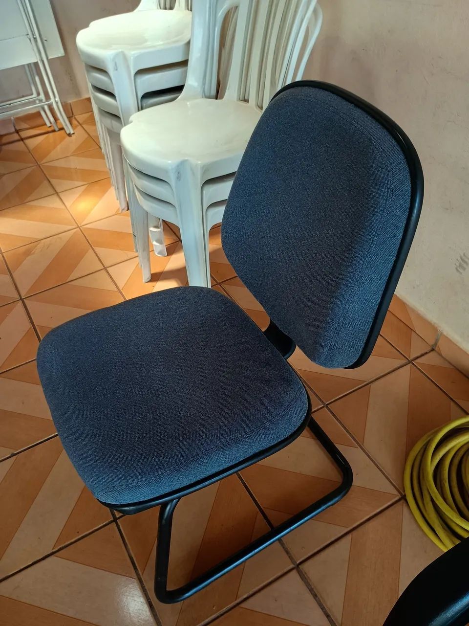 Cadeira de escritório 150 cada uma  - Foto 4