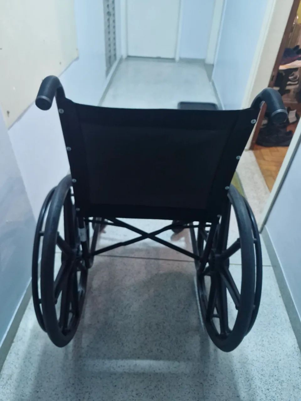 Cadeira de rodas dobrável com pneu maciço .Prolife  - Foto 5