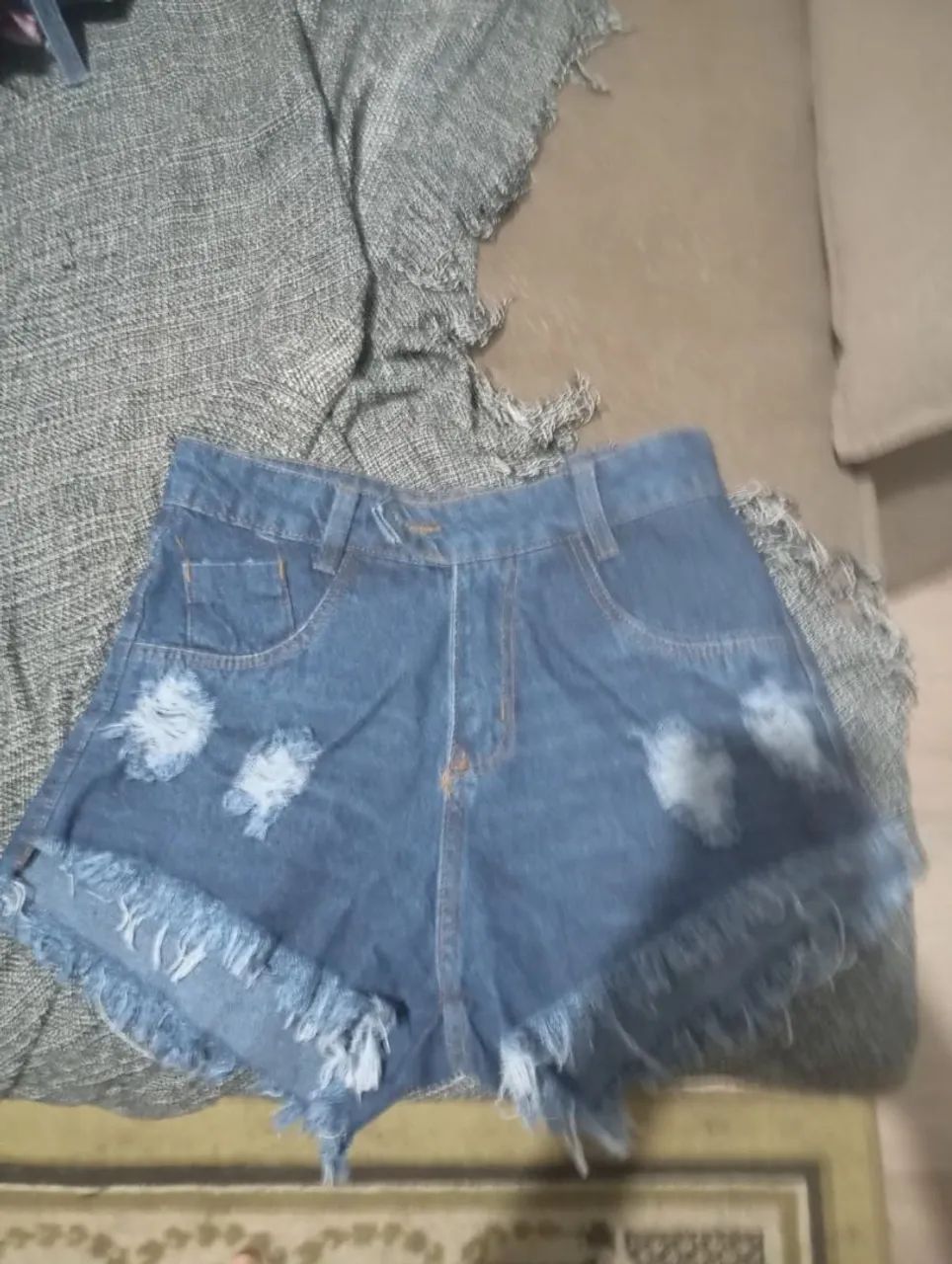 Vendo shorts jeans si novos - Foto 2