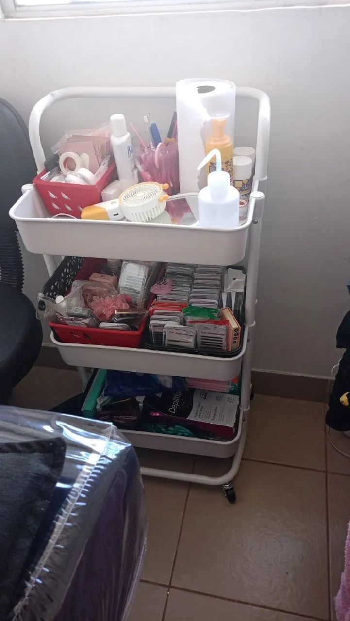 Maca, mocho, luminária e todos os materiais para cilios e sobrancelhas  - Foto 3